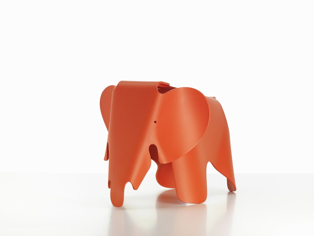 Designobjekt Eames Elephant rot von Vitra im LHL Onlineshop kaufen. Front