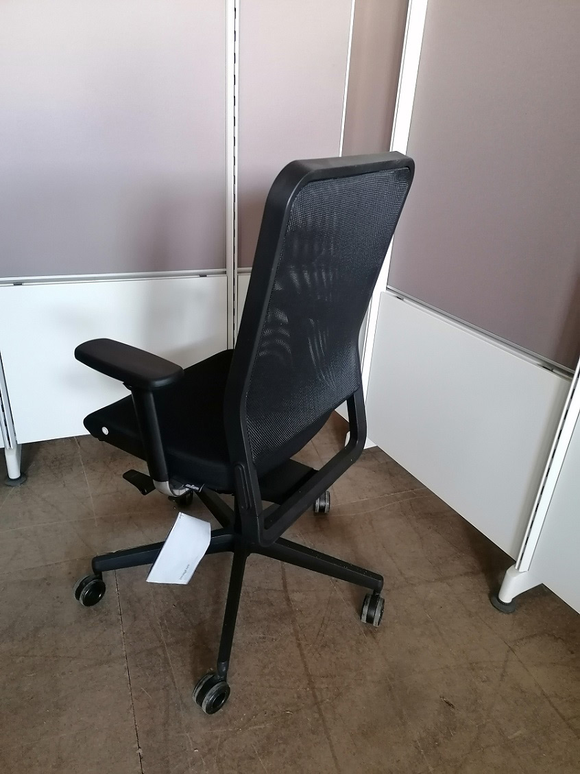 LHL Onlineshop - Abverkaufsmöbel - Wagner W1C schwarz netzrücken