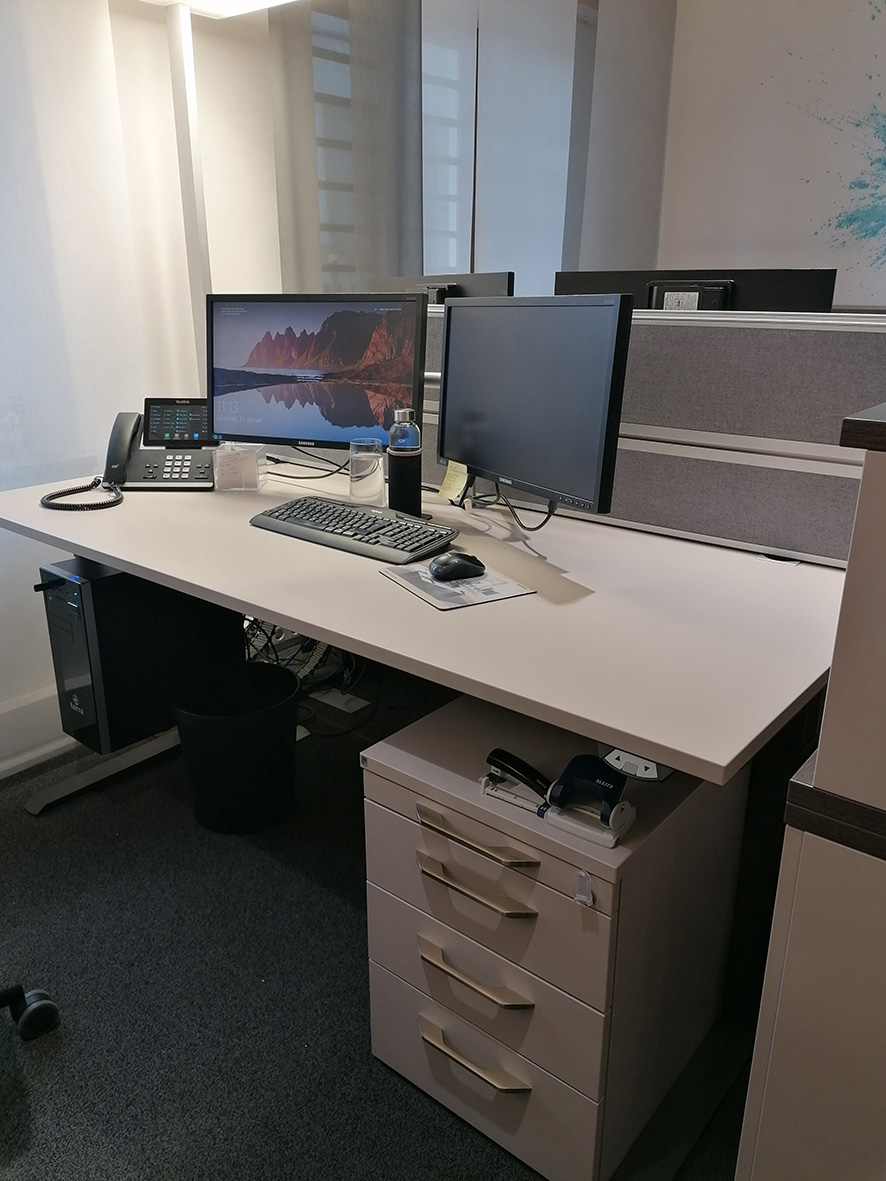 Büro_komplett_Schreibtisch