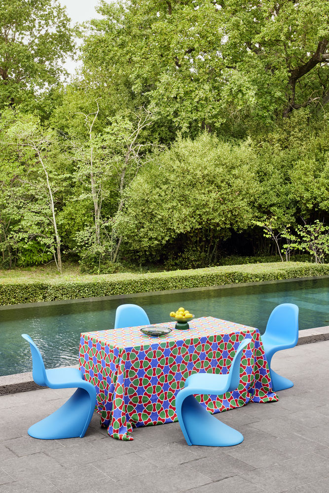 Designerstuhl Panton chair aus Plastik in weiss von Vitra im LHL-Shop –  Beispiel farbig